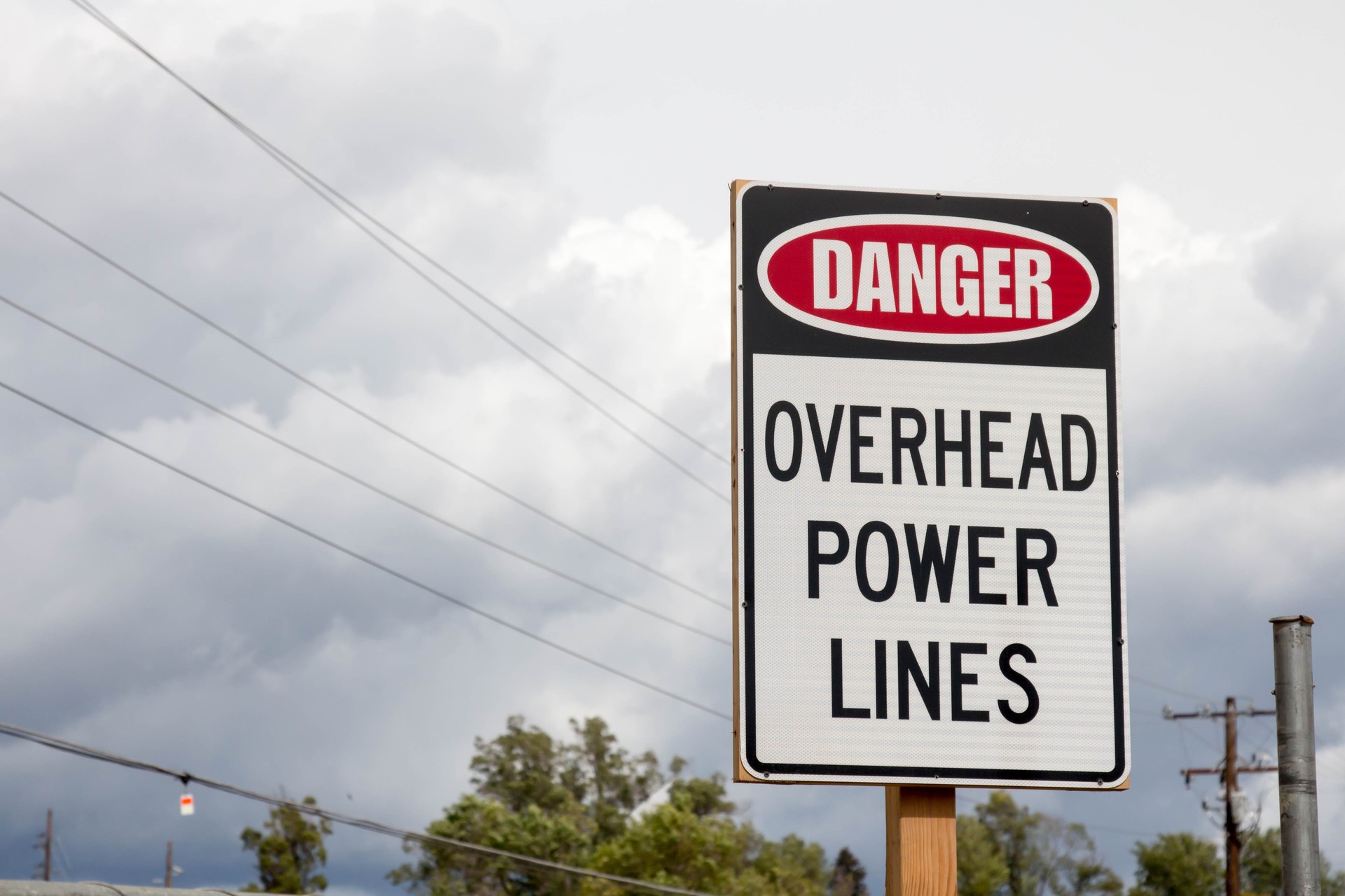 Danger overhead power lines sign